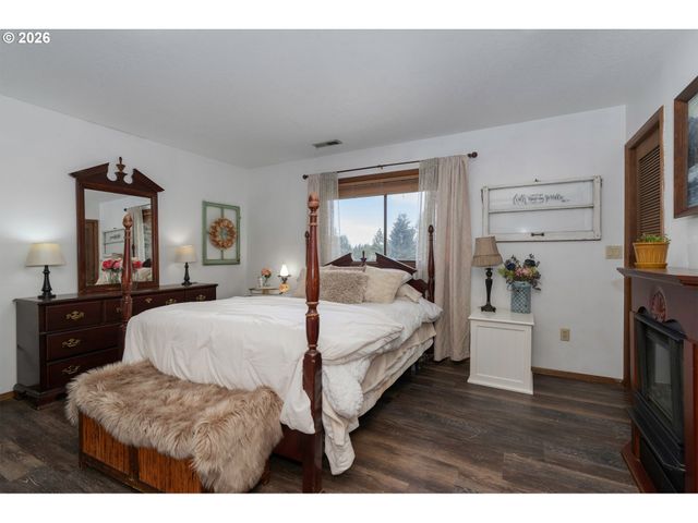 43737 Se ERIN Ln, Sandy, OR 97055