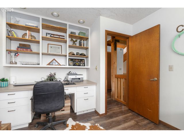 43737 Se ERIN Ln, Sandy, OR 97055
