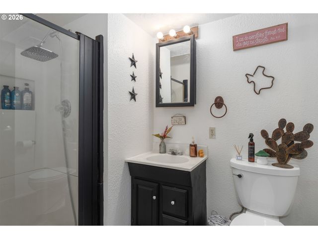 43737 Se ERIN Ln, Sandy, OR 97055