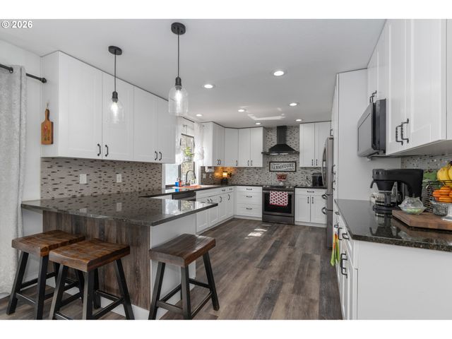 43737 Se ERIN Ln, Sandy, OR 97055
