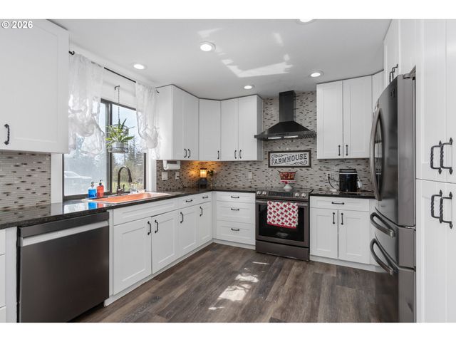 43737 Se ERIN Ln, Sandy, OR 97055