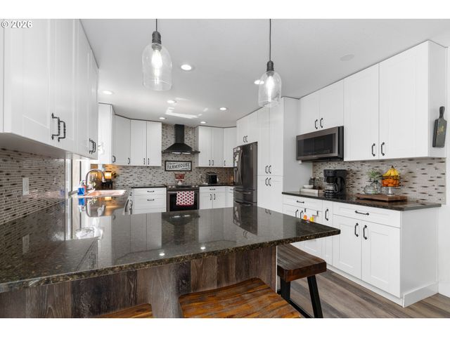 43737 Se ERIN Ln, Sandy, OR 97055