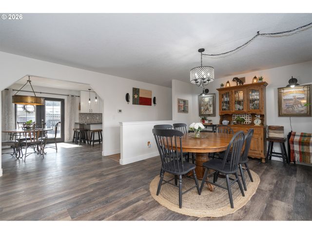 43737 Se ERIN Ln, Sandy, OR 97055