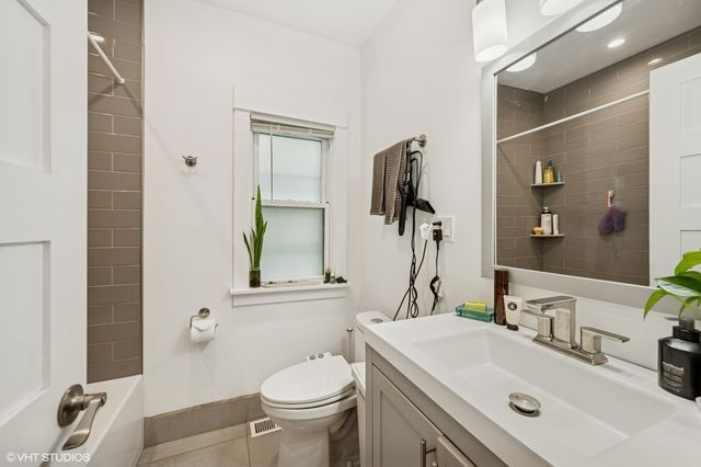 2547 W Homer Street, Chicago, IL 60647