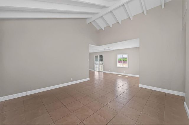 8233 S Elm Avenue, Fresno, CA 93706