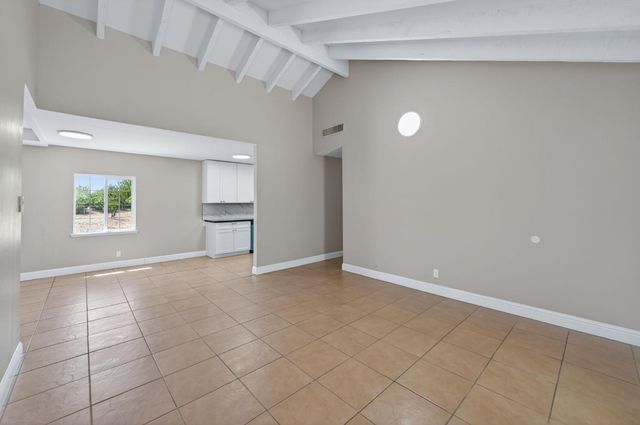 8233 S Elm Avenue, Fresno, CA 93706
