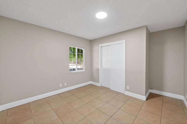 8233 S Elm Avenue, Fresno, CA 93706
