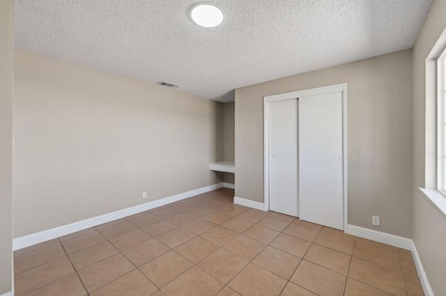 8233 S Elm Avenue, Fresno, CA 93706