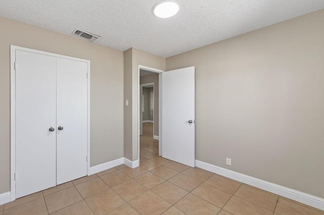 8233 S Elm Avenue, Fresno, CA 93706
