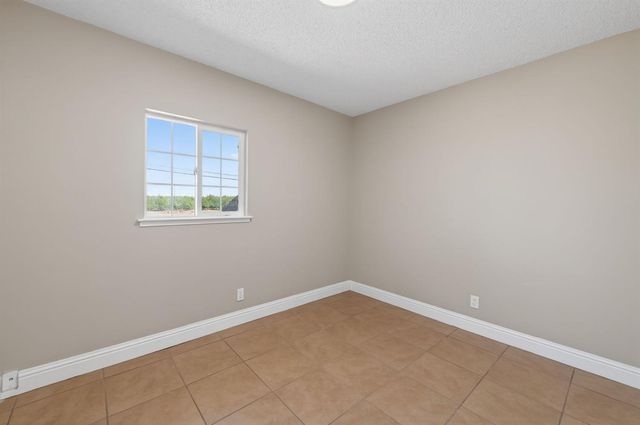 8233 S Elm Avenue, Fresno, CA 93706