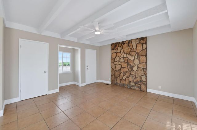 8233 S Elm Avenue, Fresno, CA 93706