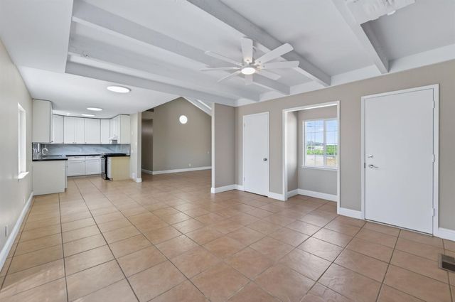 8233 S Elm Avenue, Fresno, CA 93706