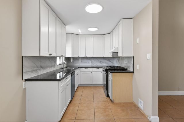 8233 S Elm Avenue, Fresno, CA 93706