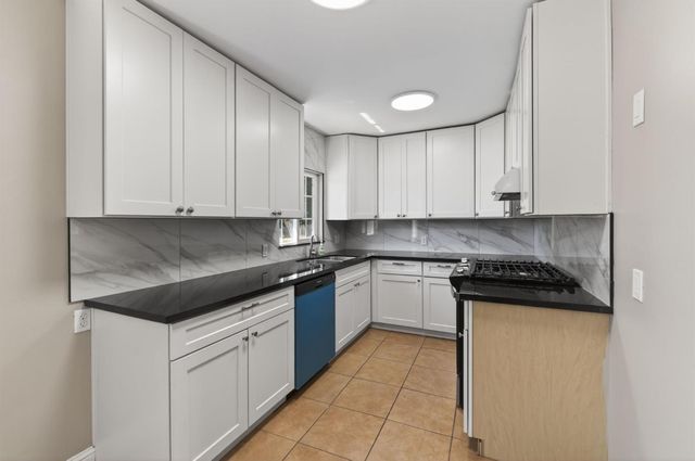 8233 S Elm Avenue, Fresno, CA 93706