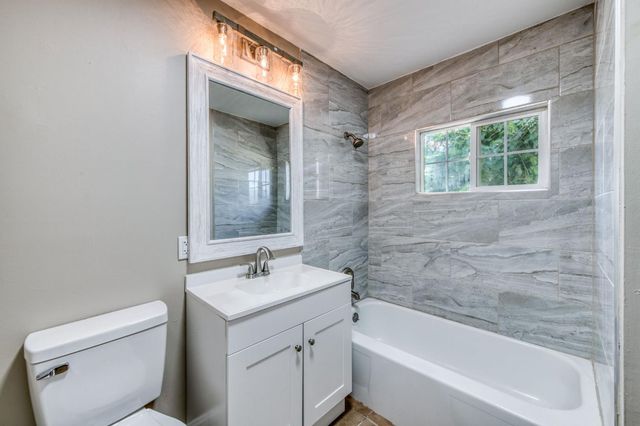 8233 S Elm Avenue, Fresno, CA 93706