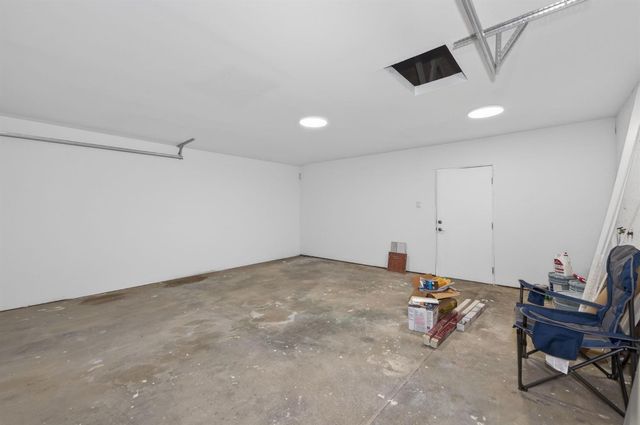 8233 S Elm Avenue, Fresno, CA 93706
