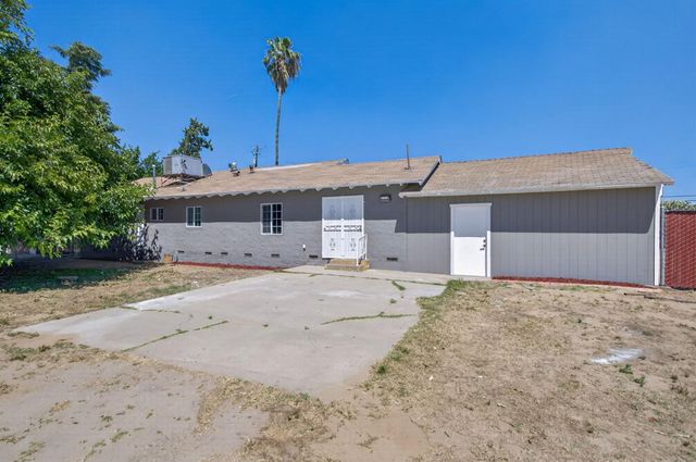 8233 S Elm Avenue, Fresno, CA 93706