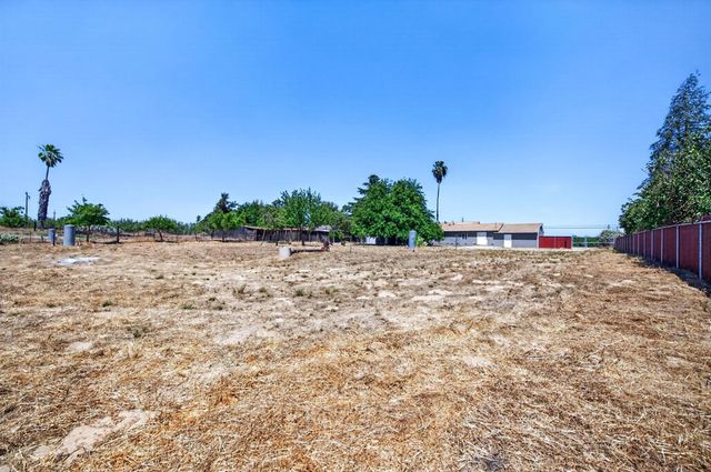 8233 S Elm Avenue, Fresno, CA 93706