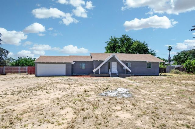 8233 S Elm Avenue, Fresno, CA 93706