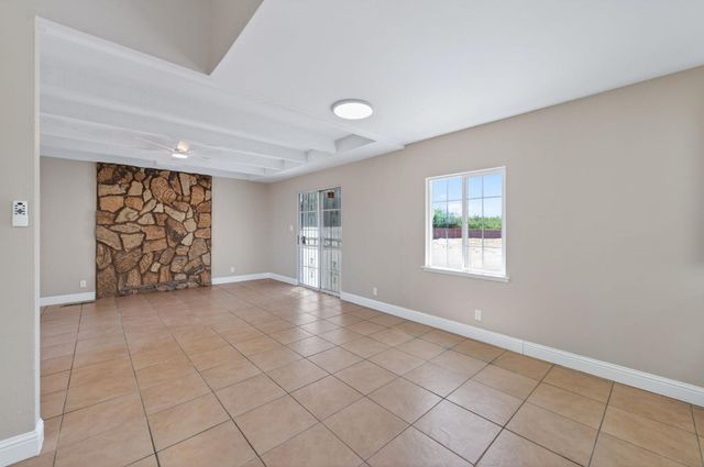 8233 S Elm Avenue, Fresno, CA 93706