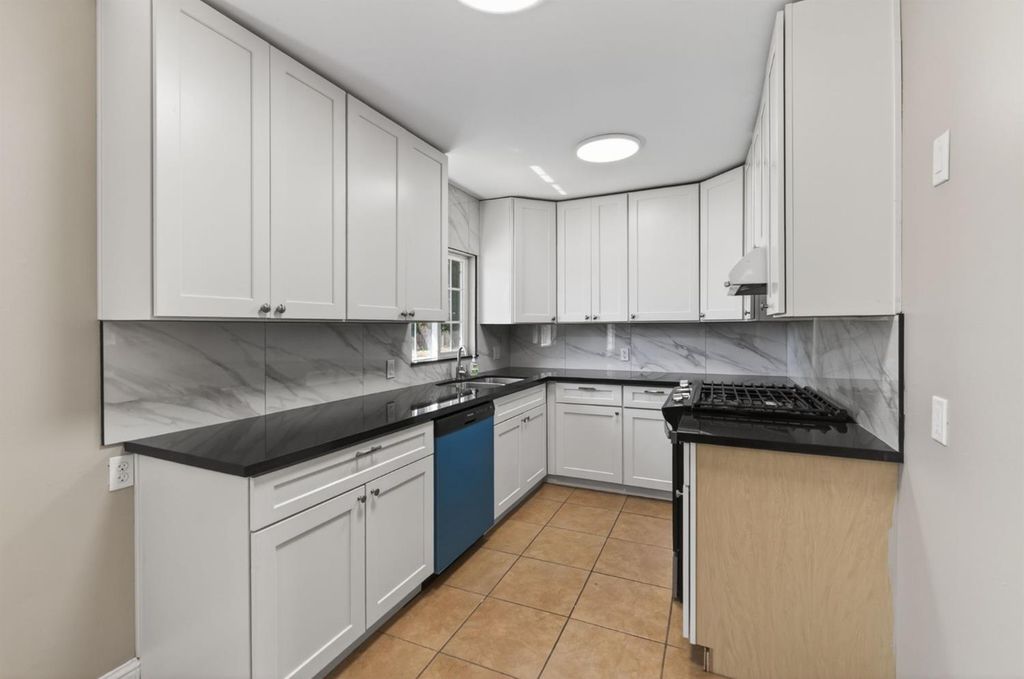 Image 25 of property listing at 8233 S Elm Avenue, Fresno, CA 93706