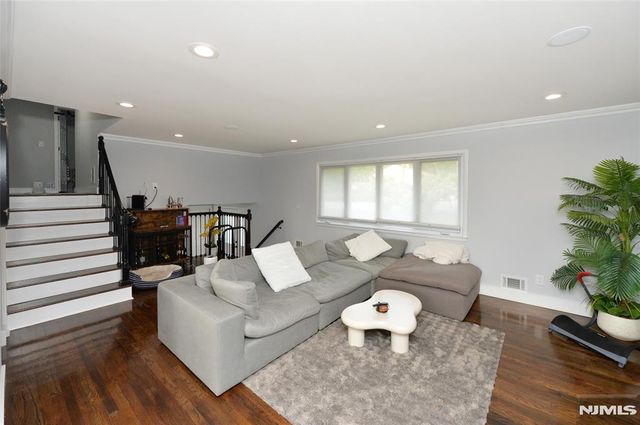 154 Middlesex Avenue, Paramus, NJ 07652