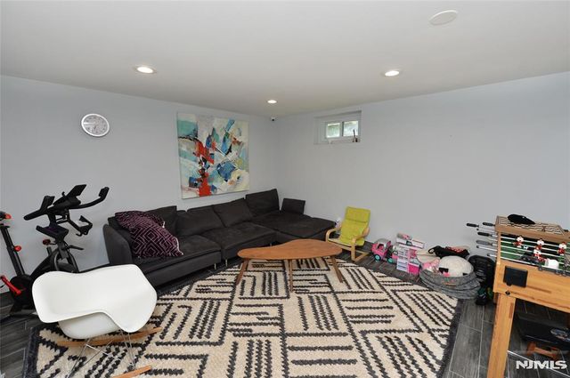 154 Middlesex Avenue, Paramus, NJ 07652
