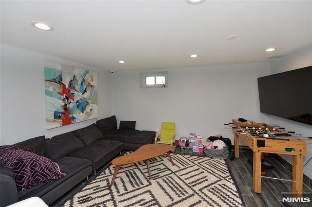 154 Middlesex Avenue, Paramus, NJ 07652