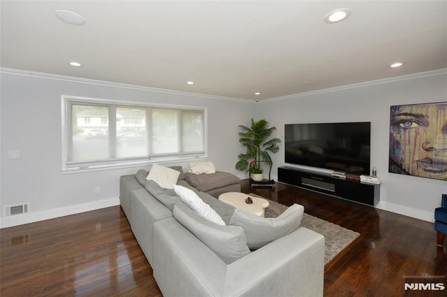 154 Middlesex Avenue, Paramus, NJ 07652