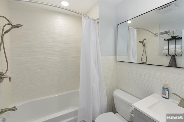 154 Middlesex Avenue, Paramus, NJ 07652
