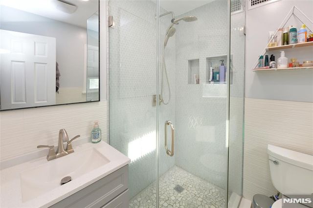 154 Middlesex Avenue, Paramus, NJ 07652