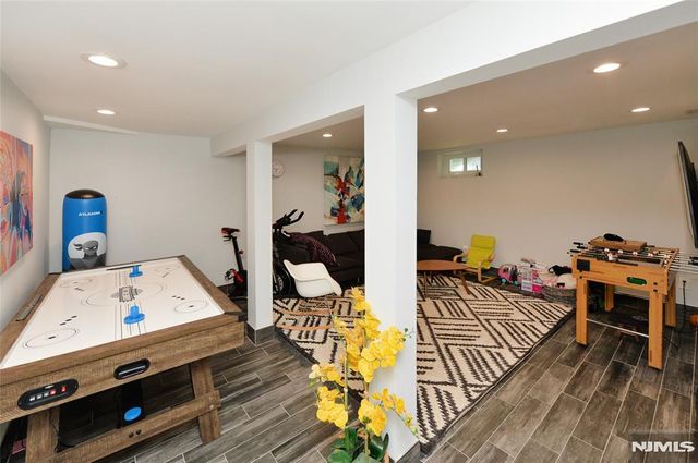 154 Middlesex Avenue, Paramus, NJ 07652