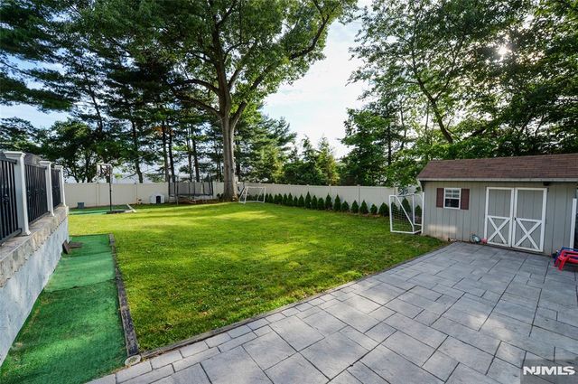 154 Middlesex Avenue, Paramus, NJ 07652