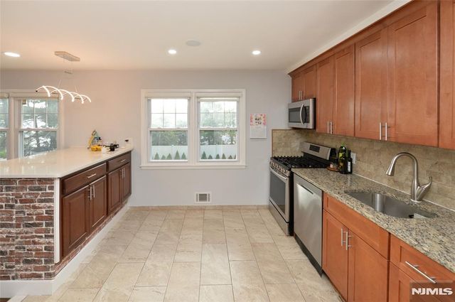 154 Middlesex Avenue, Paramus, NJ 07652
