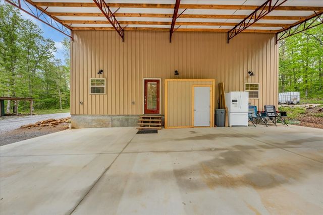886 Hunters Ridge Dr, Altamont, TN 37301