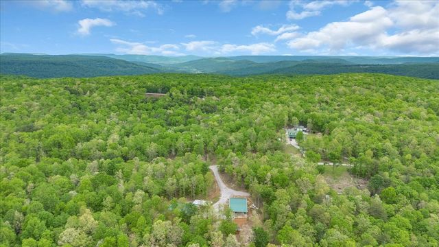 886 Hunters Ridge Dr, Altamont, TN 37301