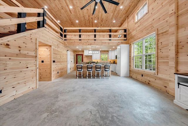 886 Hunters Ridge Dr, Altamont, TN 37301