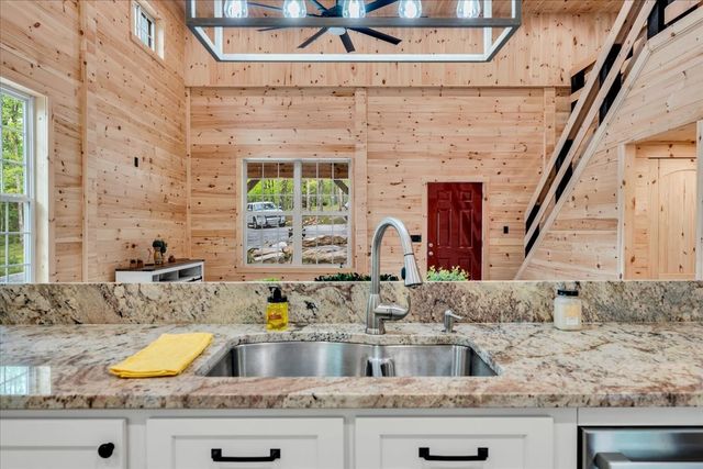 886 Hunters Ridge Dr, Altamont, TN 37301