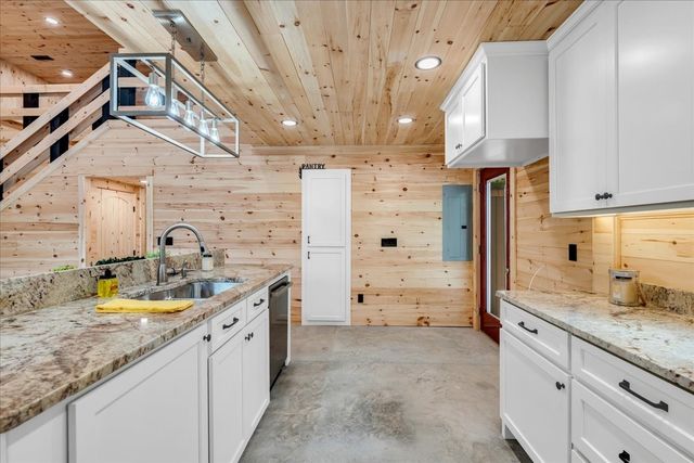 886 Hunters Ridge Dr, Altamont, TN 37301