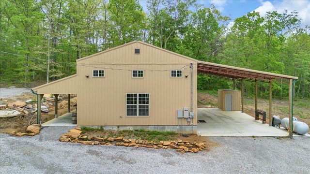 886 Hunters Ridge Dr, Altamont, TN 37301