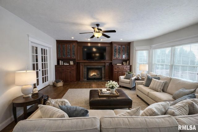 6514 W Willow Oak Court, Edwards, IL 61528