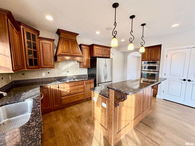 6514 W Willow Oak Court, Edwards, IL 61528