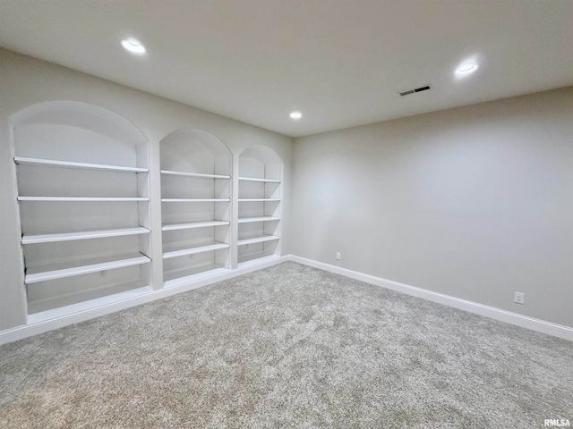 6514 W Willow Oak Court, Edwards, IL 61528