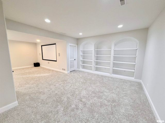 6514 W Willow Oak Court, Edwards, IL 61528