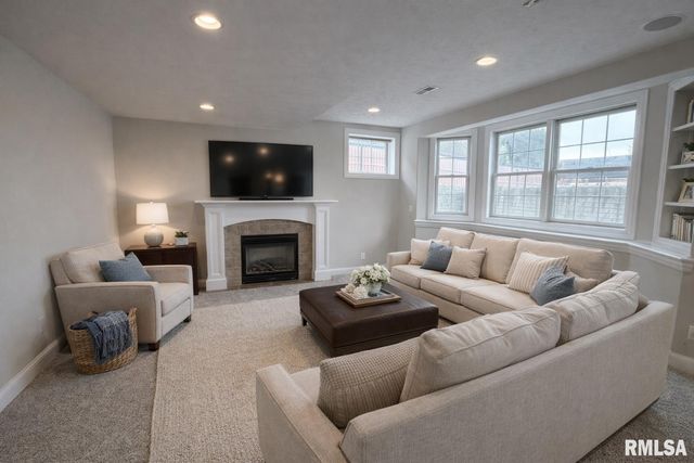 6514 W Willow Oak Court, Edwards, IL 61528