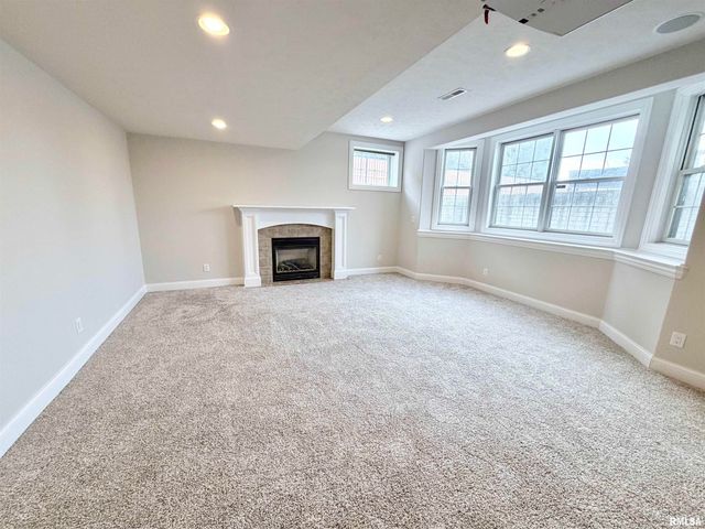 6514 W Willow Oak Court, Edwards, IL 61528