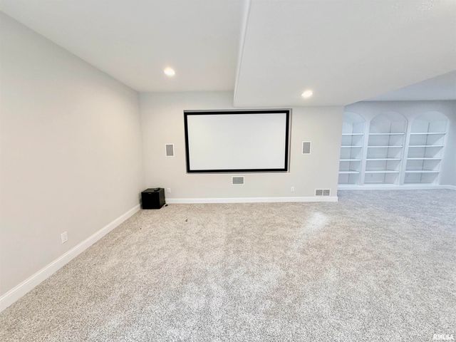 6514 W Willow Oak Court, Edwards, IL 61528