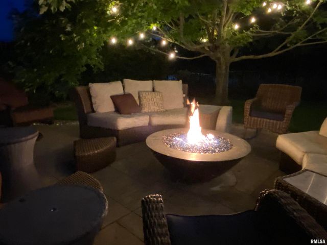 6514 W Willow Oak Court, Edwards, IL 61528