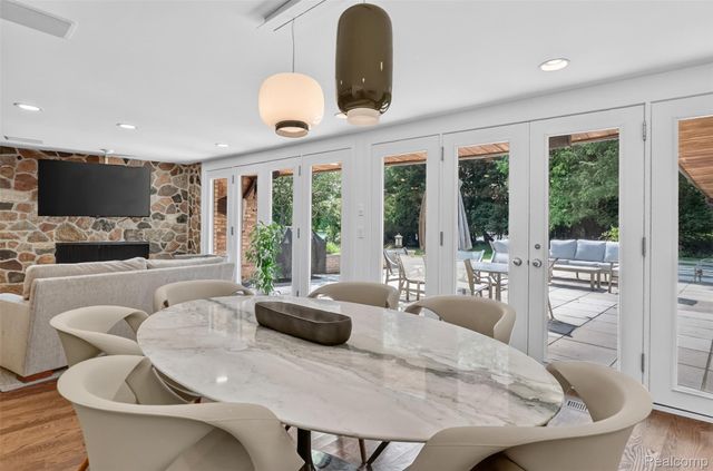1425 Clarendon Road, Bloomfield Hills, MI 48302