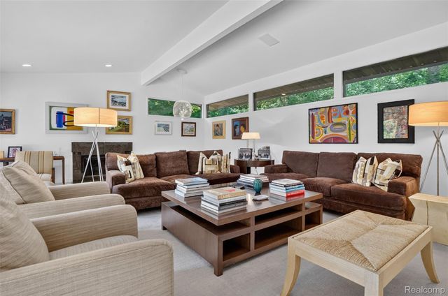 1425 Clarendon Road, Bloomfield Hills, MI 48302